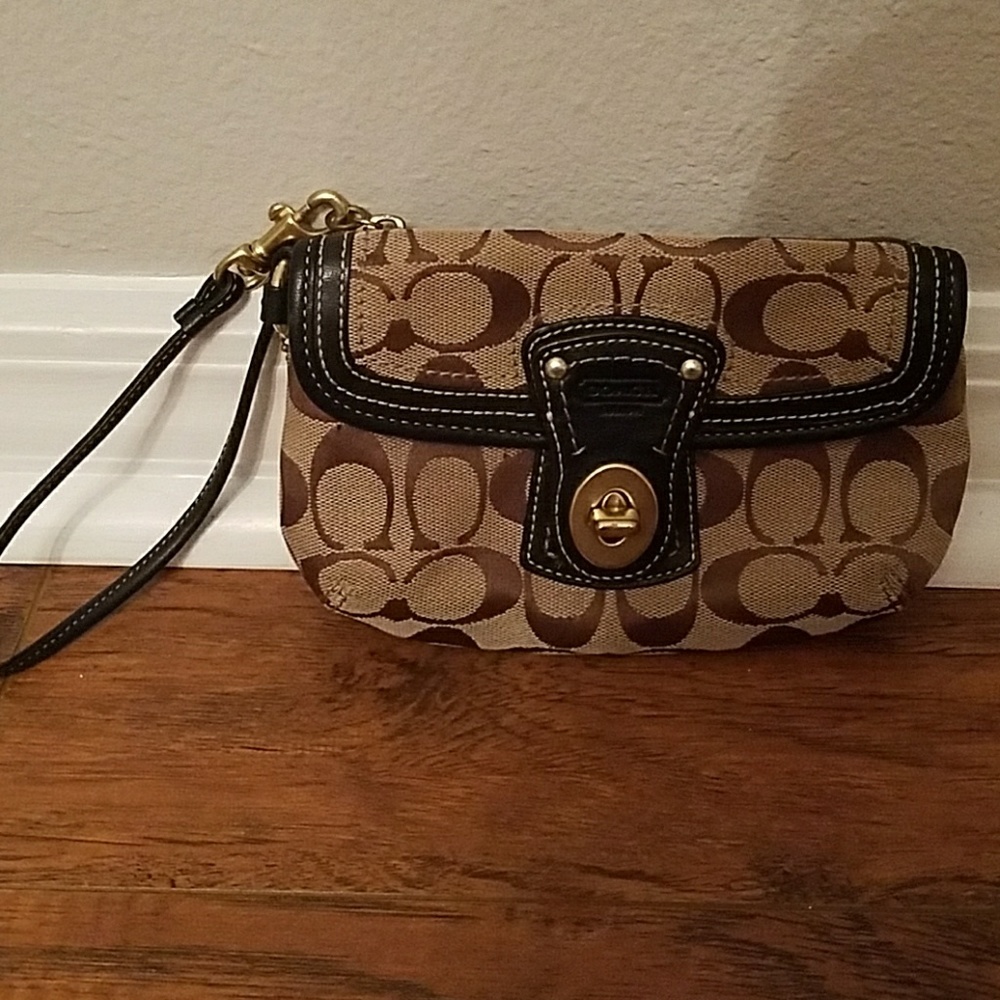Coach signature C wristlet